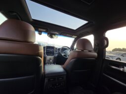 
										TOYOTA LAND CRUISER full									