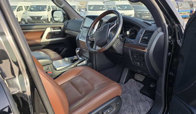 
								TOYOTA LAND CRUISER full									